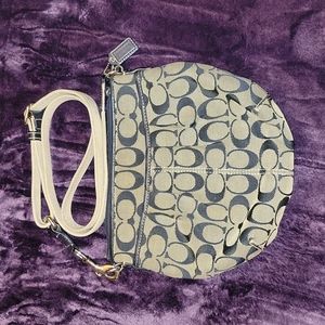 Medium size Coach sling bag